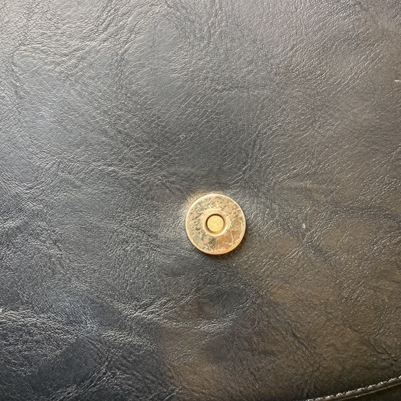 π Black Saddle Crossbody - Picture 9 of 15